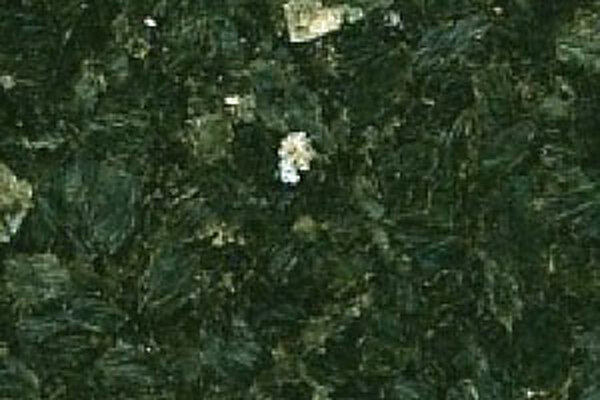 granito verde ubatuba como contraste de material